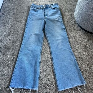 Super cute medium wash Levi’s jeans. No flaws. Wore a couple times